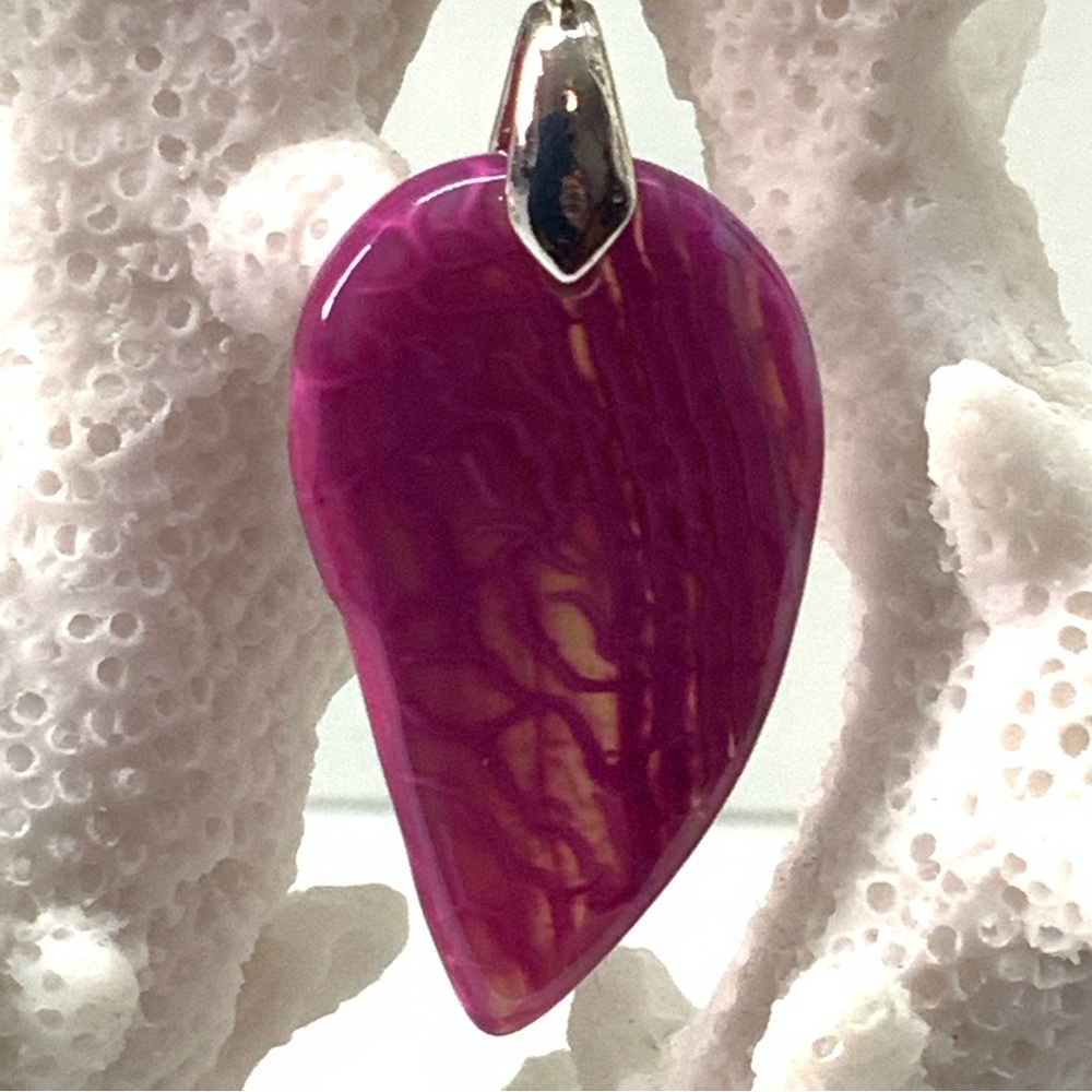 NOT FOR SALE 🎁 Gifted🎁 Dainty Fuchsia Dragon Veins Agate Necklace - Picture 4 of 12